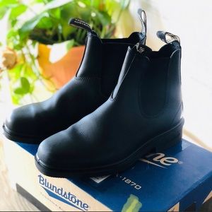 Brand new #063 black blundstones AU size 5.5 USA size 8
